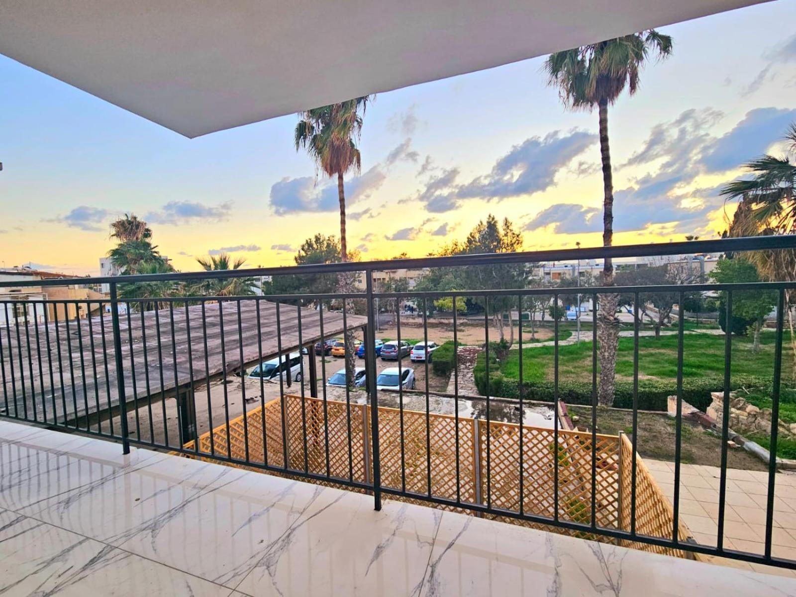 1Bd Beach Apartment Paphos 外观 照片